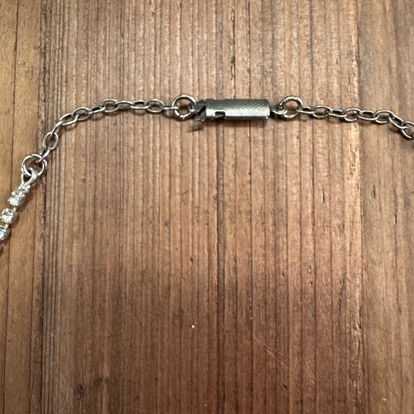 Elegant Silver Necklace - Picture 4 of 4